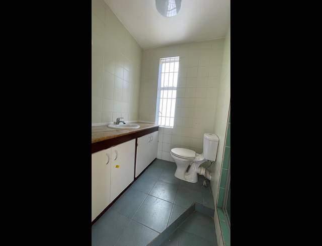 2.5 BEDROOM APARTMENT FOR SALE IN ESSENWOOD